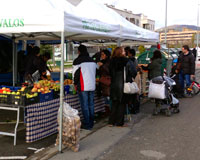 El mercadillo de Sarriguren se une a la recogida de materia orgánica