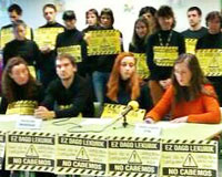 34 profesores del Colegio Público de Sarriguren se manifiestan en apoyo del nuevo centro