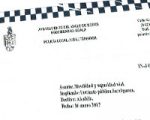 Vecinos de la calle Elizmendi de Sarriguren argumentan su objeción al informe de la policía sobre el nuevo instituto.