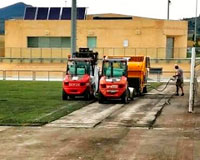 La Ciudad Deportiva de Sarriguren renueva el césped del campo de fútbol